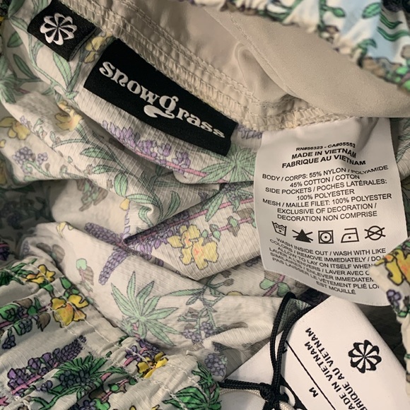NWOT NIKE ACG Snowgrass Cream Floral Men's Cargo Shorts Size M - Picture 15 of 16